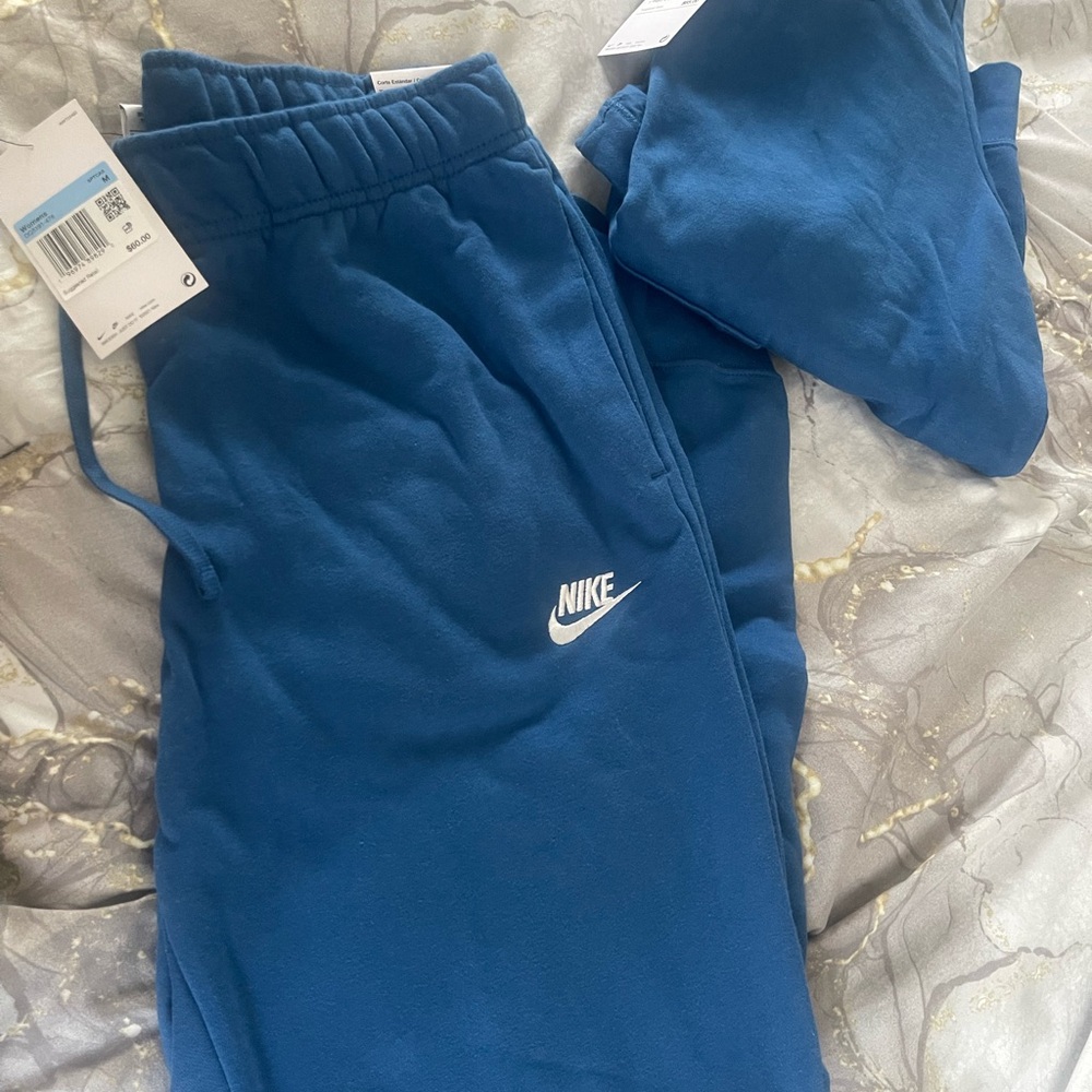 Nike Women Blue Joggers sweatsuit with Elastic Waistband